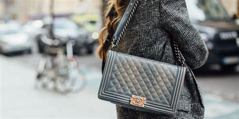 Reconnaître un faux sac YSL : astuces et conseils 